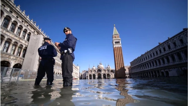 Venedik'te son 53 yılın en büyük su baskını sonrası acil durum ilan edildi