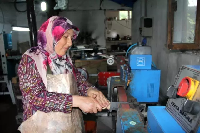 Eşine yardım etmek için başladığı işte Türkiye'nin sayılı ustalarından oldu