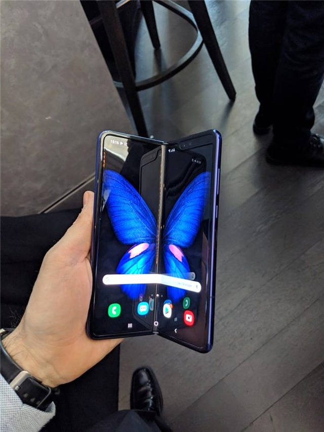 Göz Alıcı Samsung Galaxy Fold Türkiye'de Tanıtıldı