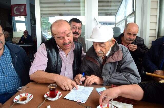 94 yaşındaki Ahmet Topkaya sendikalı oldu