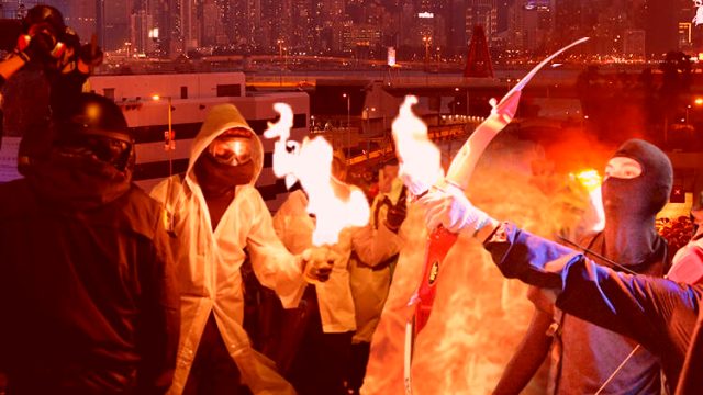 Hong Kong savaş alanına döndü! Eylemciler polise ok ile saldırıyor