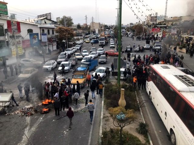 İran İçişleri Bakanı protestolarla ilgili açıklama yaptı: Devam ederse müdahale ederiz