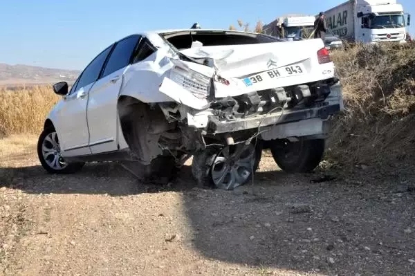 Kayseri'de TIR ile otomobil çarpıştı: 1 ölü, 3 yaralı