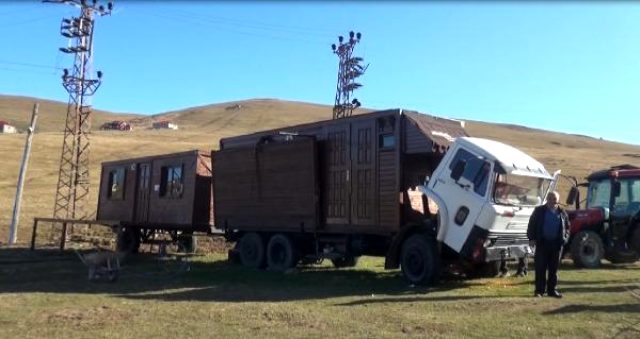 Yıkım endişesi saran vatandaştan Kemal Sunal taktiği çözüm: Evini kamyon kasasına monte etti