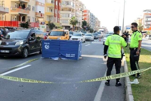 Motosiklet çarptı, otomobil üstünden geçti! Dehşete düşüren anlar kameraya böyle yansıdı