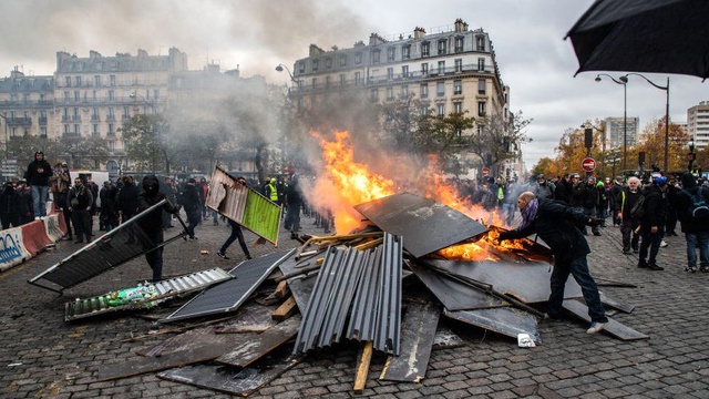 Sarı Yelekliler protestolarının 1. yılı: Paris'te 147 gösterici gözaltına alındı