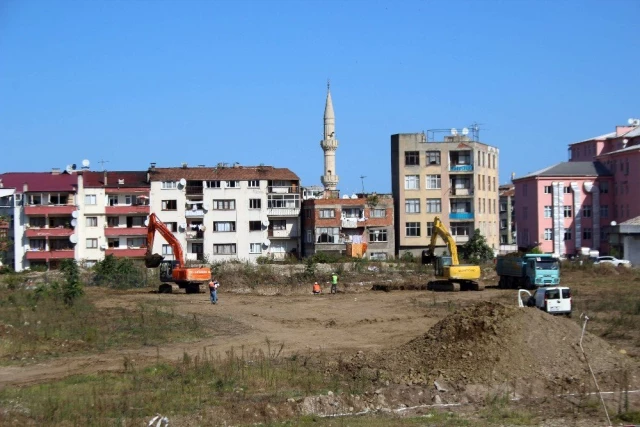 Millet Bahçesi tartışması, Trabzon'da vatandaşları ikiye böldü: Sahada maç yapılsın mı? Yapılmasın mı?