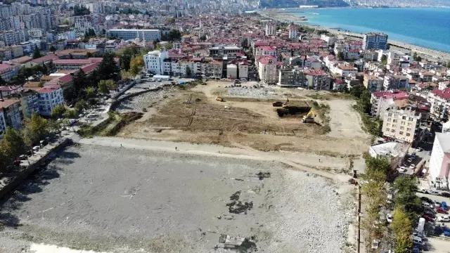 Millet Bahçesi tartışması, Trabzon'da vatandaşları ikiye böldü: Sahada maç yapılsın mı? Yapılmasın mı?