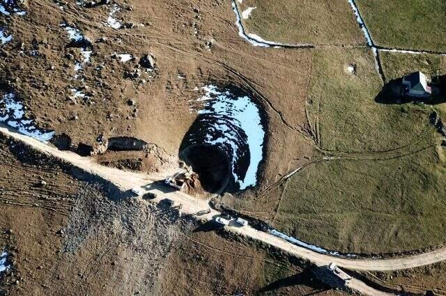 Yayla sakinleri, 12 bin yıllık Dipsiz Göl'ün kurutulmasına destek verdi: Millete bir faydası yok