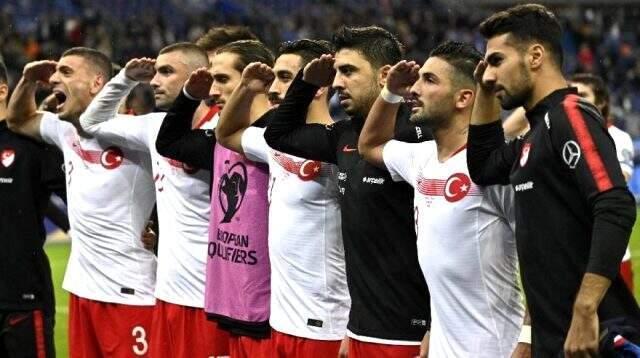 AEK, Mehmetçik'e destek veren Yunus Özmusul'un sözleşmesini feshetti!