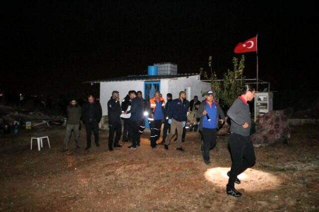 Antalya'da ölü bulunan çiftçinin evinde kimyasal madde şüphesi Antalya'da ölü bulunan çiftçinin evinde kimyasal madde şüphesi