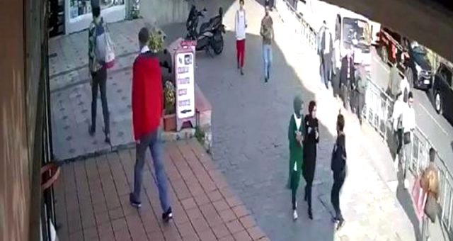 Karaköy'de başörtülü kıza saldıran kadının komşularına terör estirdiği ortaya çıktı