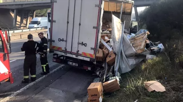 Kamyon ile turistleri taşıyan midibüs çarpıştı: 2'si ağır 5 kişi yaralandı