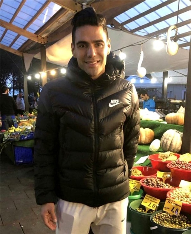 Radamel Falcao'nun semt pazarındaki görüntüsü olay oldu!