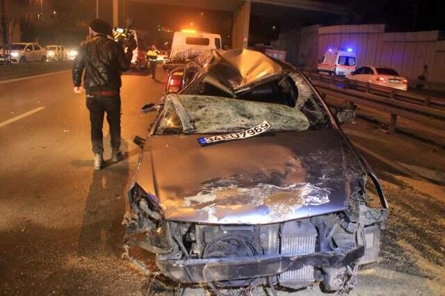 Vatan Caddesi'nde kontrolden çıkan otomobil takla attı: 2'si ağır 3 kişi yaralandı