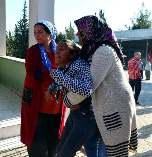 Kazada ölen küçük Erol'un cenazesinde aile dramı ortaya çıktı: Babası, annesini başkalarıyla fuhşa zorlamış Kazada ölen küçük Erol'un cenazesinde aile dramı ortaya çıktı: Babası, annesini başkalarıyla fuhşa zorlamış