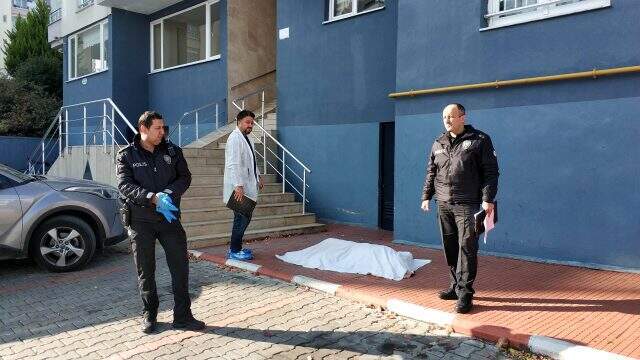 İntihar mı cinayet mi? Kimya profesörü, balkondan düşerek hayatını kaybetti İntihar mı cinayet mi? Kimya profesörü, balkondan düşerek hayatını kaybetti