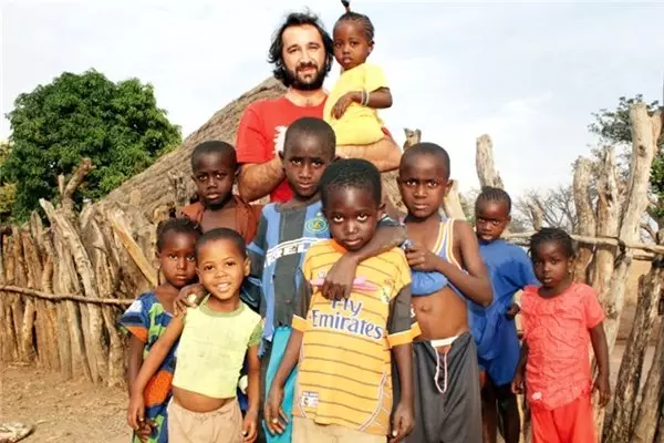 Afrika köylülerinin hayatını değiştiren Türk: Hayri Dağlı