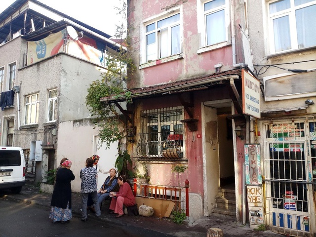 Emekli başkomiser kızını uyurken silahıyla öldürdü