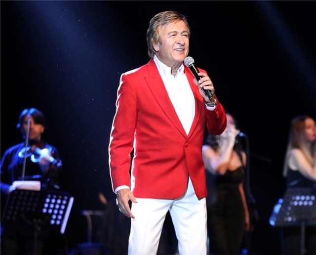 Öğretmenlere konser verdi