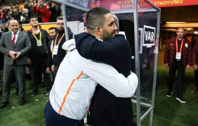 Arda Turan, Terim'in elini öptüğü anları anlattı: Önceden planlamadım Terim'in elini öpen Arda o anları anlattı: Önceden planlamadım
