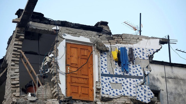 Arnavutluk'ta 6,4 büyüklüğünde deprem: En az 140 yaralı