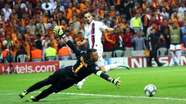 Şampiyonlar Ligi'nde bu sezon en fazla kurtarış yapan kaleci Muslera oldu Şampiyonlar Ligi'nde bu sezon en fazla kurtarış yapan kaleci Muslera oldu