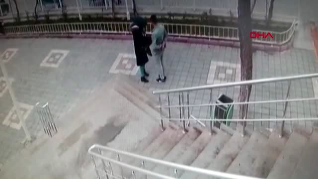 Sevgilisine müstehcen fotoğraflarla şantaj yaptı! Suçüstü yakalandı