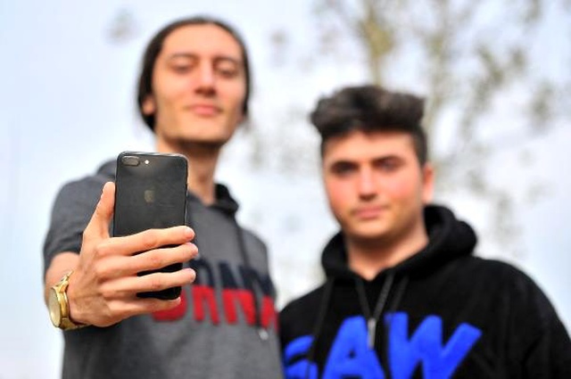 Apple'ın açığını bulan gençlere 200 bin dolar ödül teklif edildi