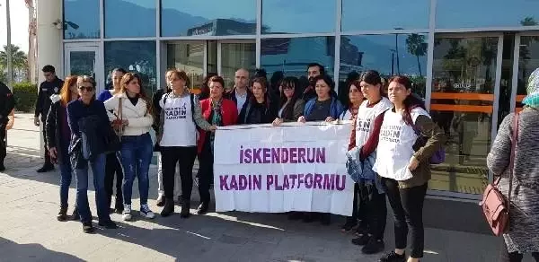 Yüzüne asit atılan Berfin: Kadına şiddet son bulsun