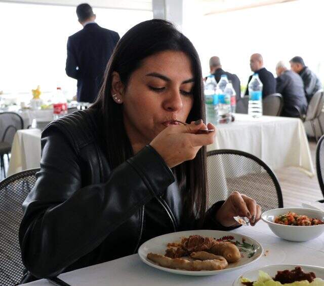 Adana'ya gelen dünyaca ünlü şefler şırdana hayran kaldı Adana'ya gelen dünyaca ünlü şefler şırdana hayran kaldı