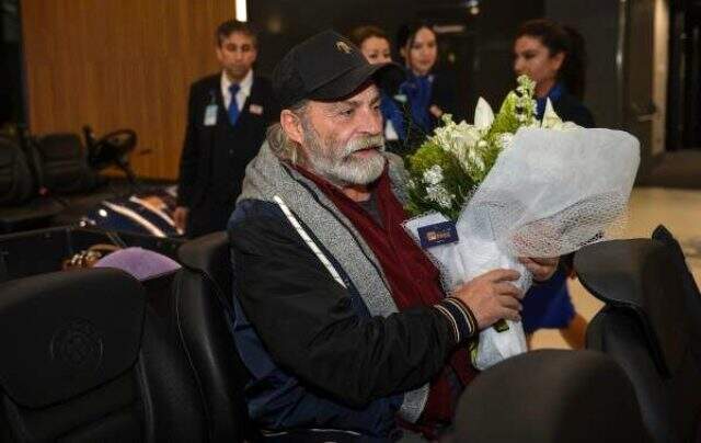 Emmy Ödülleri'nde 'En İyi Erkek Oyuncu' ödülünü alan Haluk Bilginer İstanbul'a geldi Emmy Ödülleri'nde