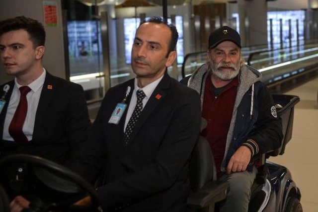 Emmy Ödüllü Haluk Bilginer İstanbul'a döndü