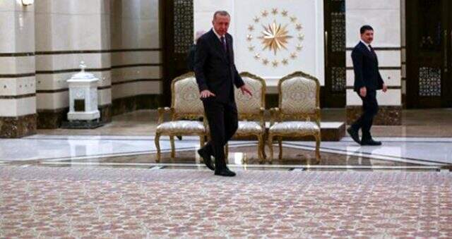 Fabrikadaki işçiler, Erdoğan'ın tanıttığı halıyı 9 ay 24 saat çalışarak dokudu Fabrikadaki işçiler, Erdoğan'ın tanıttığı halıyı 9 ay 24 saat çalışarak dokudu
