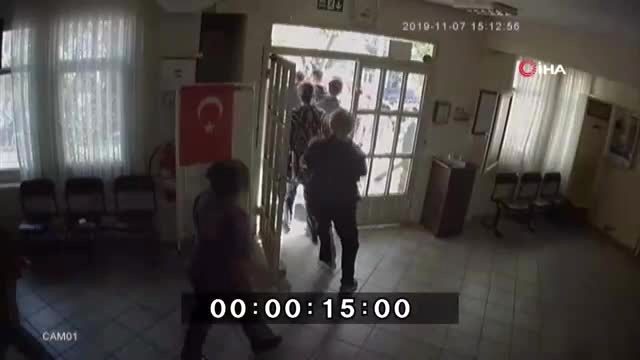 Doktor rapor veremeyeceğini söyleyince küfür etti, yetmedi kafa attı