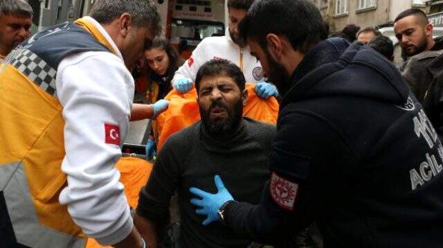 Beyoğlu'ndan bir internet kafeye silahlı saldırı: 5 kişi yaralandı Beyoğlu'nda bir internet kafeye silahlı saldırı: 5 kişi yaralandı