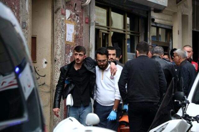 Beyoğlu'ndan bir internet kafeye silahlı saldırı: 5 kişi yaralandı Beyoğlu'nda bir internet kafeye silahlı saldırı: 5 kişi yaralandı