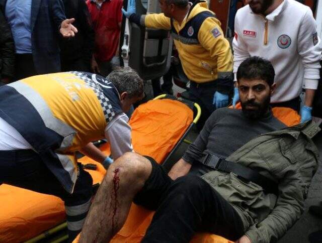 Beyoğlu'ndan bir internet kafeye silahlı saldırı: 5 kişi yaralandı Beyoğlu'nda bir internet kafeye silahlı saldırı: 5 kişi yaralandı