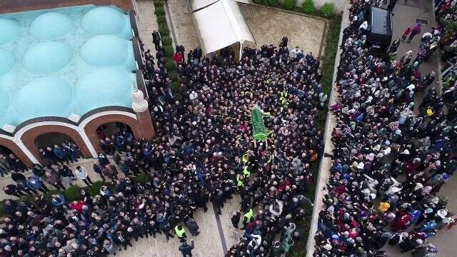 'Sahte peygamber'in cenazesine damga vuran görüntü! Bir anda titremeye başladı