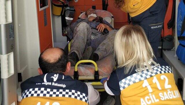 Ağaç motoru ile odun keserken kendi boğazını kesti! Ağaç motoru ile odun keserken kendi boğazını kesti!