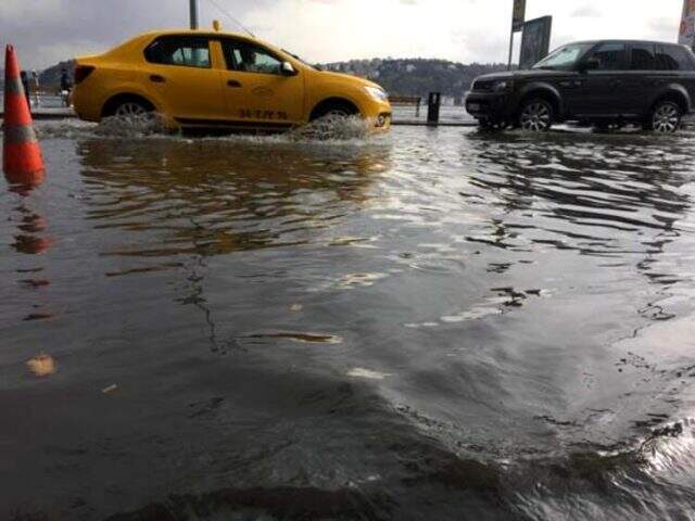 Bir günde iki İstanbul! Öğleden sonra beliren gökkuşağı kendine hayran bıraktı Bir günde iki İstanbul! Öğleden sonra beliren gökkuşağı kendine hayran bıraktı