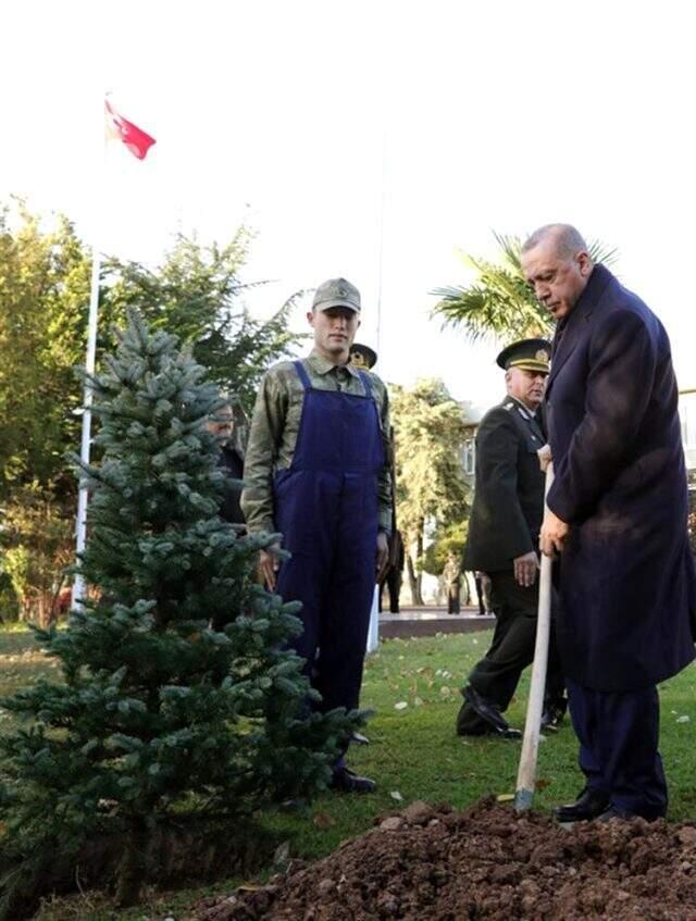 Cumhurbaşkanı Erdoğan, tezkeresine 10 gün kalan askere kalem hediye etti