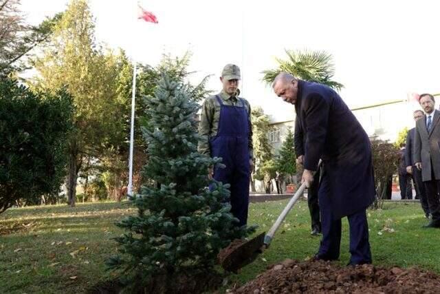 Cumhurbaşkanı Erdoğan, tezkeresine 10 gün kalan askere kalem hediye etti