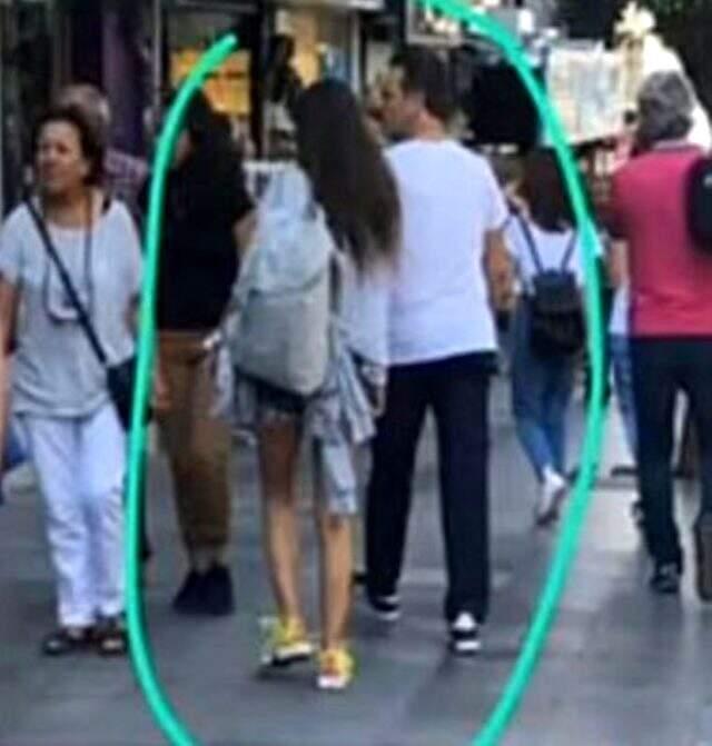 Genç oyuncu Yüsra Geyik, mini elbiseli pozunu paylaştı