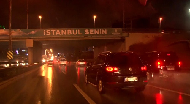 Meteoroloji'nin peş peşe uyarılarının ardından İstanbul'da yağmur etkisini göstermeye başladı