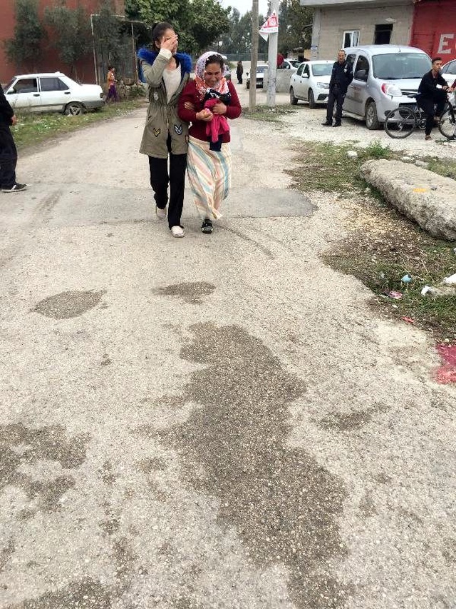 Beton mikserinin altında kalan Birgül öldü: Annesi giymediği kıyafetleri üzerine serdi