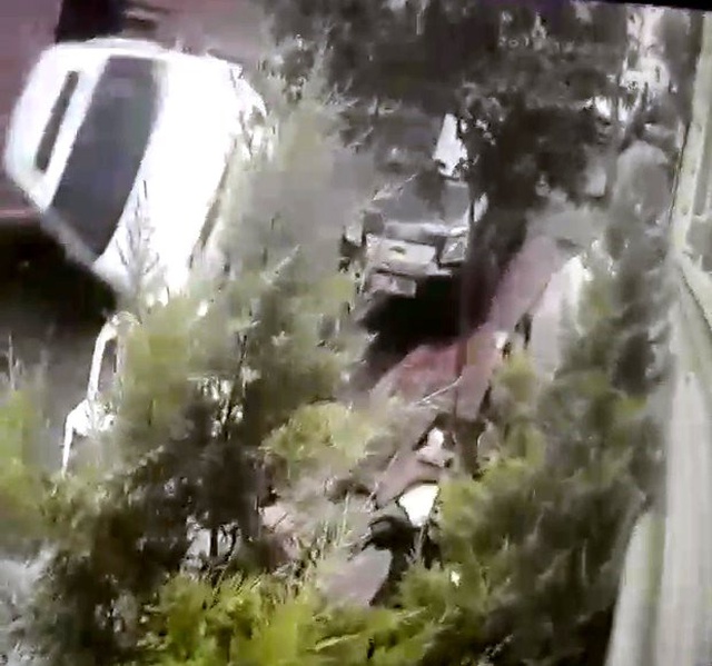 Beyoğlu'nda takla atan otomobilin kaza anı güvenlik kamerasında