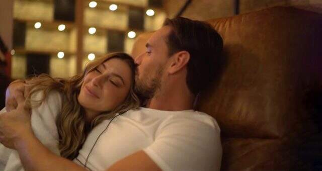 Şeyma Subaşı, Instagram hesabından üstsüz pozunu paylaştı