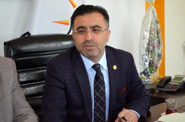 AK Parti Sözcüsü Çelik'e, Davutoğlu ekibinden Şehir Üniversitesi yanıtı: Sen kimsin, YÖK'ün parti sözcüsü müsün?