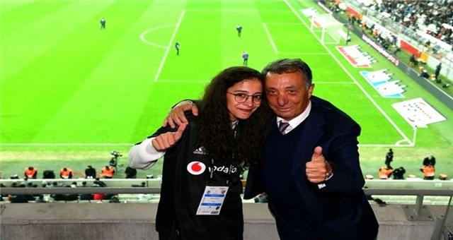 Beşiktaş'ın gol anonsu engellere takılmayan Buket'ten